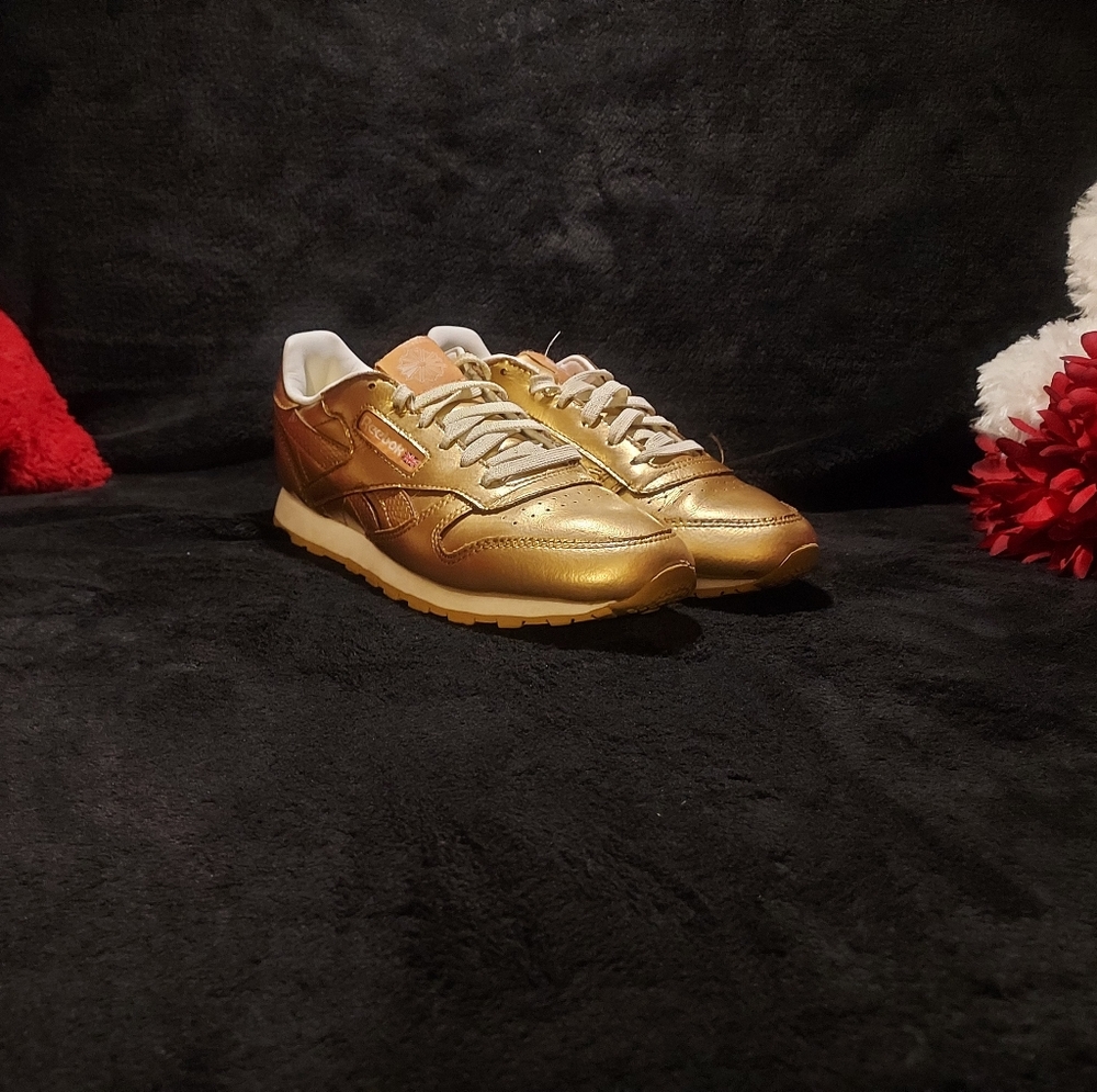 Boys Reebok Classics Size 4